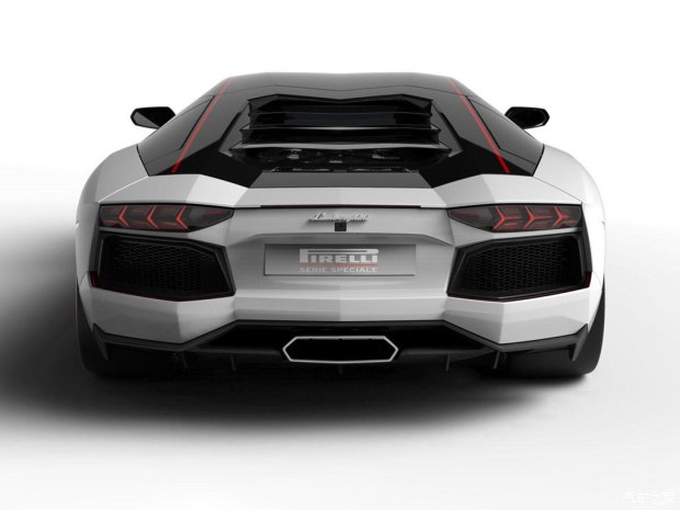  Aventador 2015 LP 700-4 Pirelli