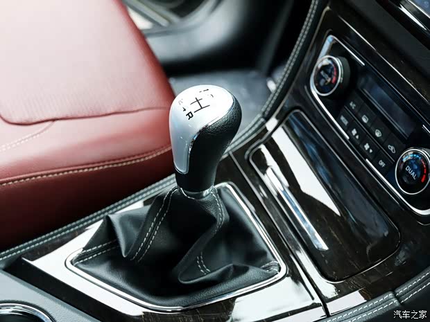 众泰汽车 众泰T600 2014款 2.0T 手动旗舰型 众泰汽车 众泰T600 2014款 2.0T 手动旗舰型