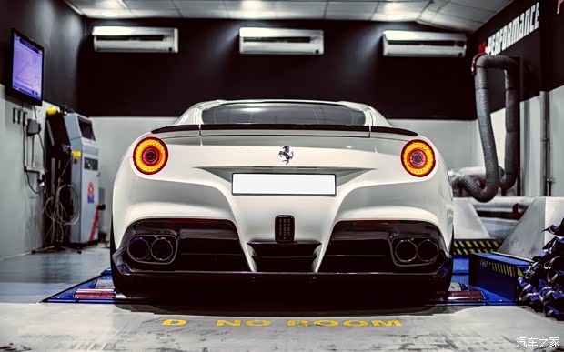 法拉利 F12berlinetta 2014款 基本型 法拉利 F12berlinetta 2014款 基本型