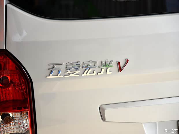 上汽通用五菱 五菱宏光V 2015款 1.5L标准型