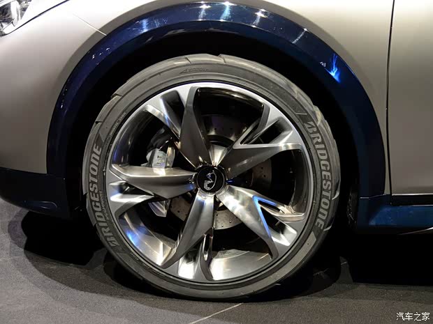 英菲尼迪(进口) 英菲尼迪QX30 2015款 基本型 英菲尼迪(进口) 英菲尼迪QX30 2015款 基本型