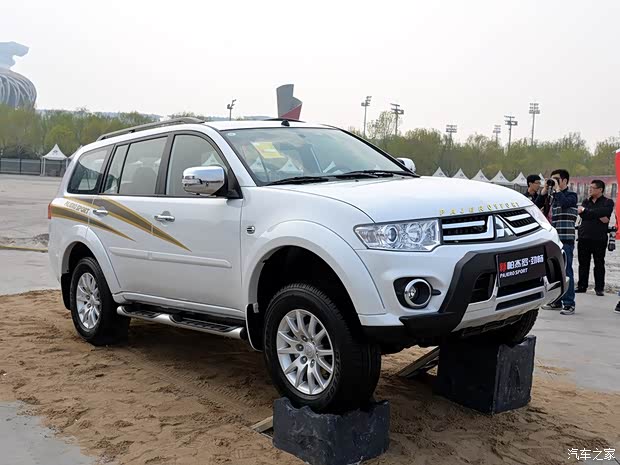 廣汽三菱 帕杰羅·勁暢 2015款 3.0L 自動四驅旗艦版