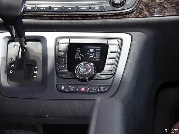 上汽商用車 上汽大通G10 2015款 2.0T 自動(dòng)旗艦版