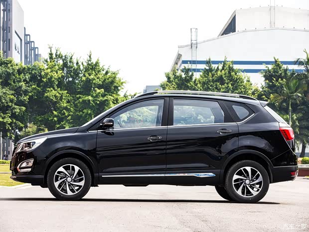 上汽通用五菱 寶駿560 2015款 1.8L 手動(dòng)豪華型 上汽通用五菱 寶駿560 2015款 1.8L 手動(dòng)豪華型