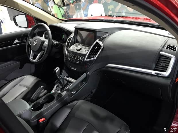 東風(fēng)乘用車 東風(fēng)風(fēng)神AX7 2015款 2.0L 手動(dòng)閱兵版 東風(fēng)乘用車 東風(fēng)風(fēng)神AX7 2015款 2.0L 手動(dòng)閱兵版