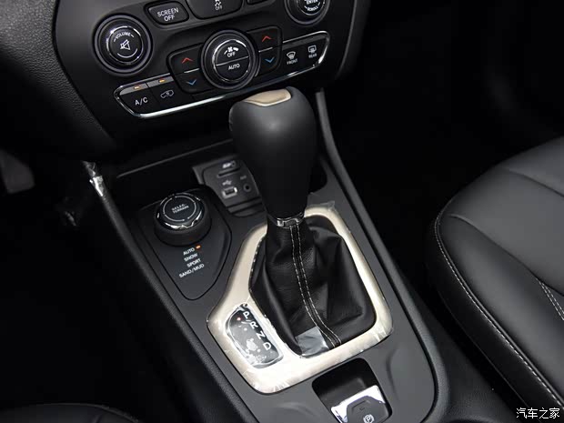 Jeep(进口) 自由光(进口) 2015款 2.4L 精英版