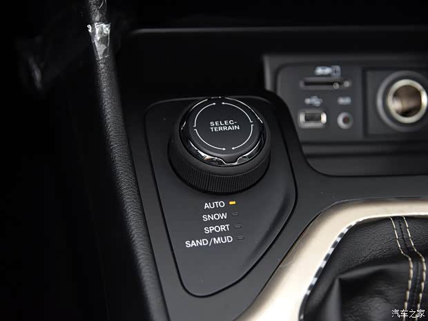 Jeep(进口) 自由光(进口) 2015款 2.4L 精英版