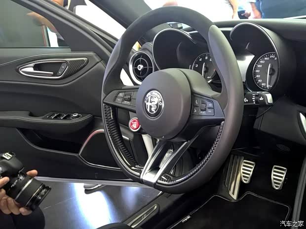阿尔法罗密欧 Giulia 2015款 基本型 阿尔法罗密欧 Giulia 2015款 基本型