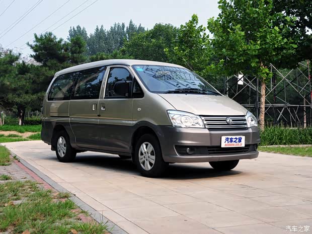 东风风行 菱智 2015款 M5 Q7 2.0L 7座长轴舒适版 东风风行 菱智 2015款 M5 Q7 2.0L 7座长轴舒适版