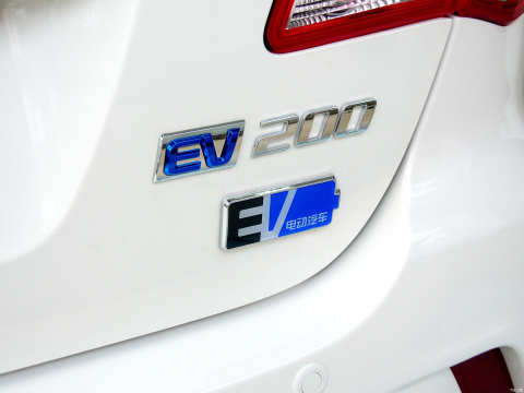 2015 EV200 
