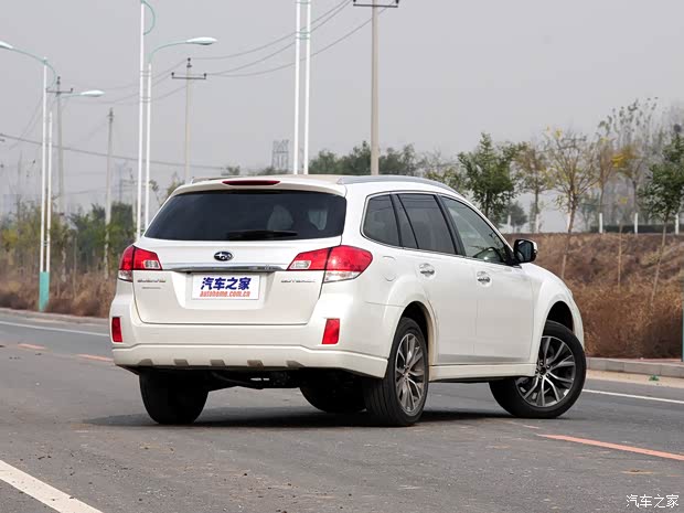 斯巴鲁斯巴鲁傲虎2013款 2.5i 运动版 斯巴鲁斯巴鲁傲虎2013款 2.5i 运动版