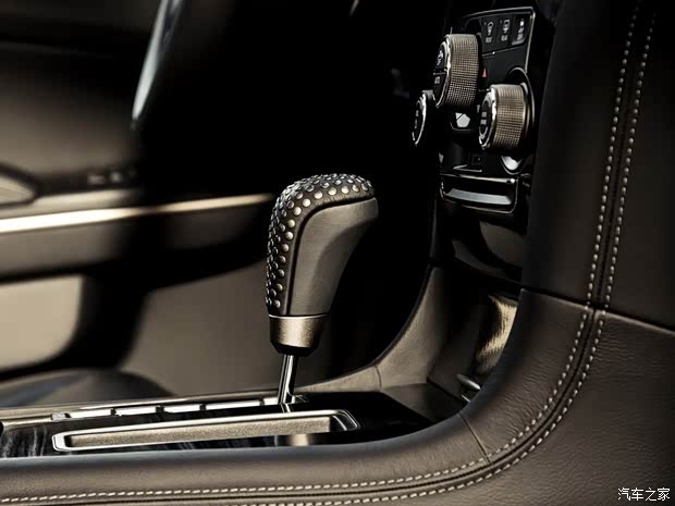 克莱斯勒克莱斯勒(进口)克莱斯勒300C(进口)2013款 John Varvatos 克莱斯勒克莱斯勒(进口)克莱斯勒300C(进口)2013款 John Varvatos