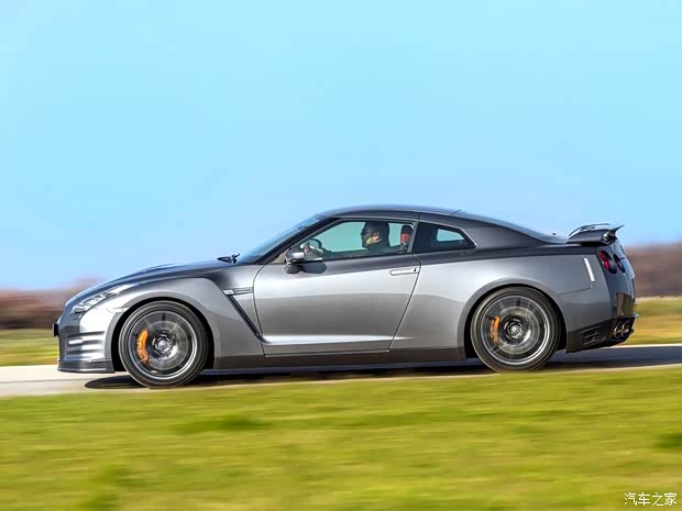 日產(chǎn)日產(chǎn)(進(jìn)口)日產(chǎn)GT-R2014款 3.8T Premium Edition 棕紅內(nèi)飾