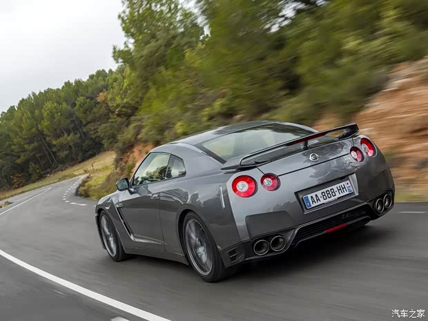 日產(chǎn)日產(chǎn)(進(jìn)口)日產(chǎn)GT-R2014款 3.8T Premium Edition 棕紅內(nèi)飾