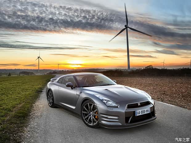 日產(chǎn)日產(chǎn)(進(jìn)口)日產(chǎn)GT-R2014款 3.8T Premium Edition 棕紅內(nèi)飾