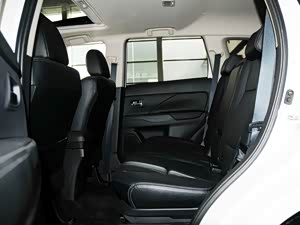 欧蓝德(进口)2013款 2.0L 四驱都市导航版 5座