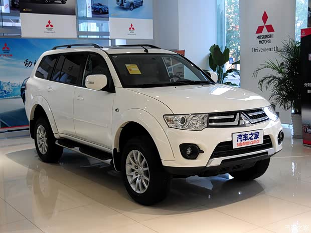 广汽三菱 帕杰罗·劲畅 2013款 3.0L 自动两驱豪华版 广汽三菱 帕杰罗·劲畅 2013款 3.0L 自动两驱豪华版