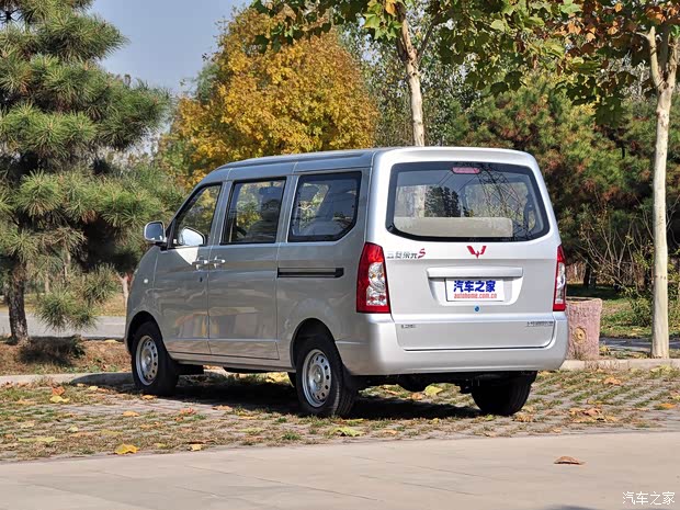 五菱汽车上汽通用五菱五菱荣光2014款 1.2LS 基本型