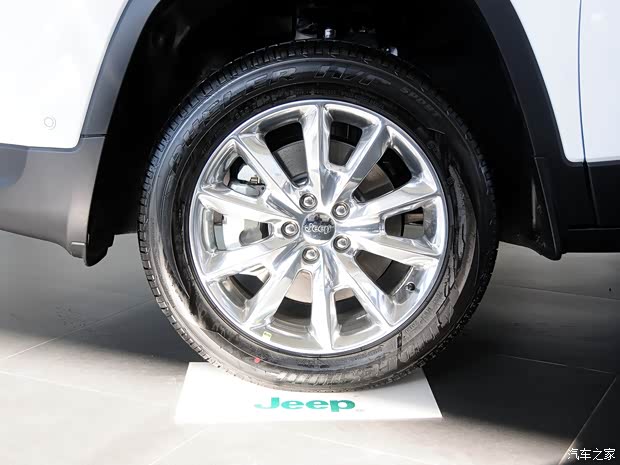 JeepJeep自由光2014款 2.4L 精锐版 JeepJeep自由光2014款 2.4L 精锐版