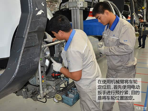 奥迪一汽-大众奥迪奥迪A4L2013款 40 TFSI quattro个性运动型 奥迪一汽-大众奥迪奥迪A4L2013款 40 TFSI quattro个性运动型