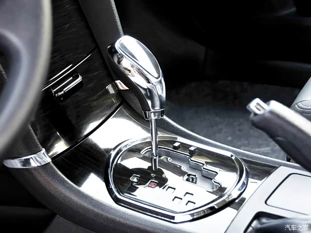 众泰众泰汽车众泰Z3002013款 自动基本型 众泰众泰汽车众泰Z3002013款 自动基本型