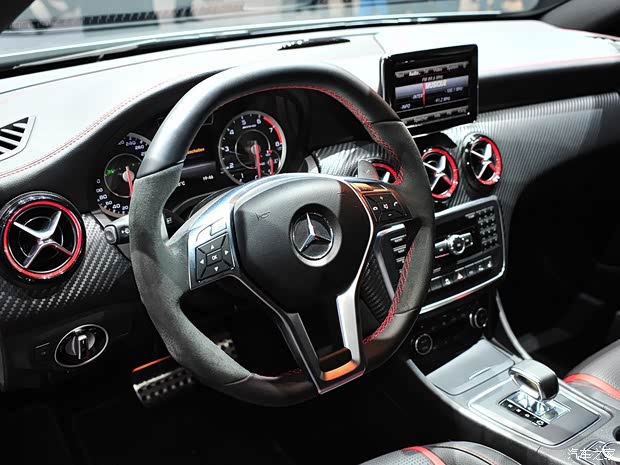 奔馳奔馳AMG奔馳A級(jí)AMG2014款 A45 AMG