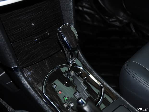 眾泰眾泰汽車眾泰Z3002013款 1.6L 自動(dòng)尊貴型 眾泰眾泰汽車眾泰Z3002013款 1.6L 自動(dòng)尊貴型