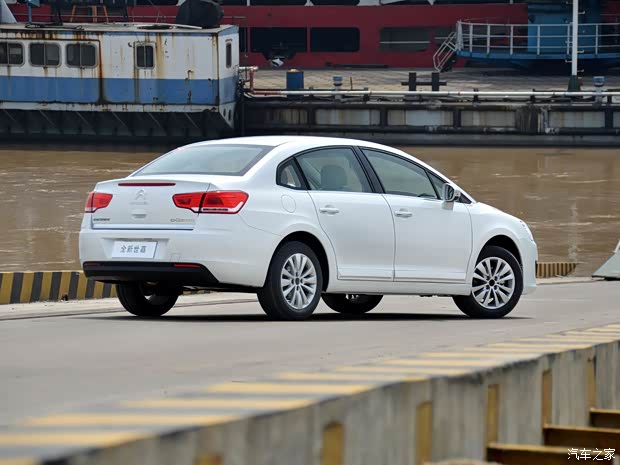 東風(fēng)雪鐵龍 世嘉 2013款 三廂 1.6L 自動品享型 東風(fēng)雪鐵龍 世嘉 2013款 三廂 1.6L 自動品享型