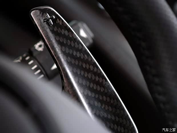 阿斯顿·马丁阿斯顿·马丁V12 Vantage2014款 6.0 S 阿斯顿·马丁阿斯顿·马丁V12 Vantage2014款 6.0 S