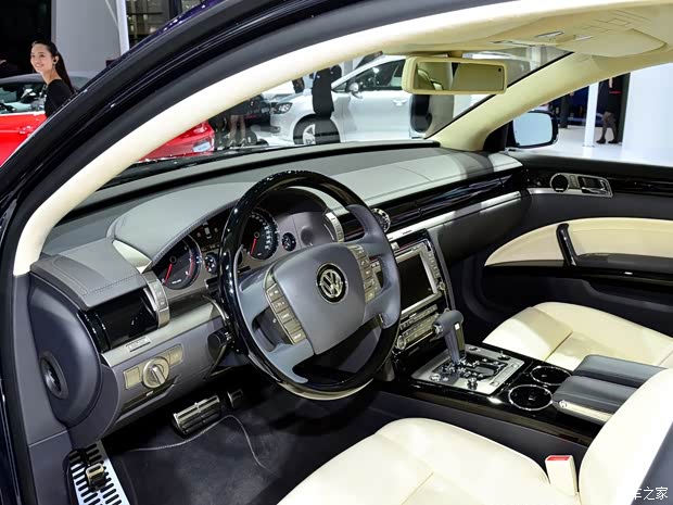 大众大众(进口)辉腾2013款 4.2L 柏秋纳弗洛版 大众大众(进口)辉腾2013款 4.2L 柏秋纳弗洛版