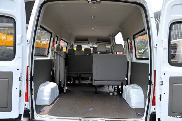 上汽大通上汽商用車上汽大通V802012款 2.5L定制版