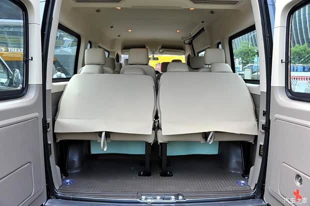 上汽大通上汽商用車上汽大通V802012款 2.5L定制版