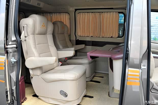 上汽大通上汽商用車上汽大通V802012款 2.5L定制版