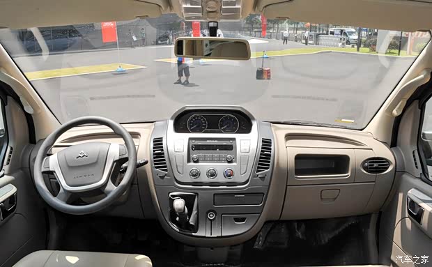 上汽大通上汽商用車上汽大通V802012款 2.5L定制版