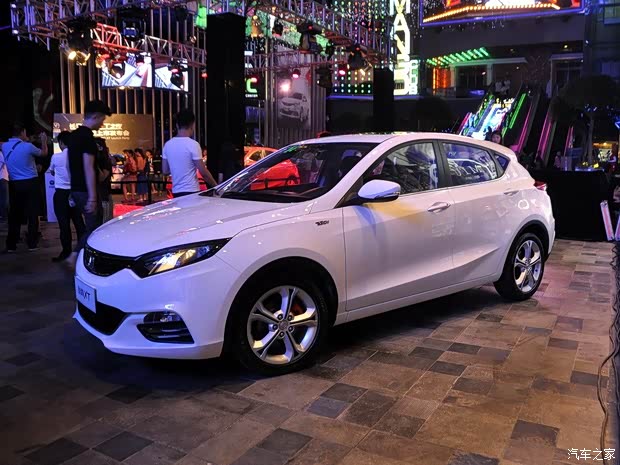 長(zhǎng)安長(zhǎng)安汽車(chē)致尚XT2013款 1.6L 手動(dòng)尚酷型 長(zhǎng)安長(zhǎng)安汽車(chē)致尚XT2013款 1.6L 手動(dòng)尚酷型