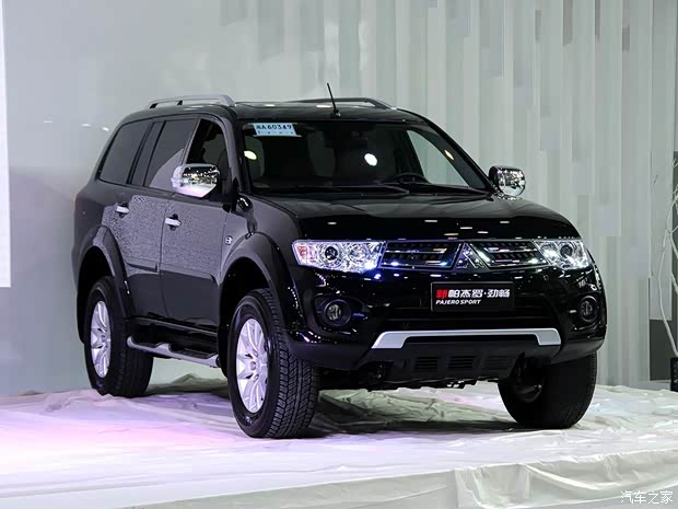 三菱广汽三菱帕杰罗·劲畅2013款 3.0L 自动四驱旗舰版