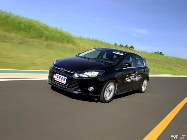 福特长安福特福克斯2012款 两厢 2.0L AT豪华运动型