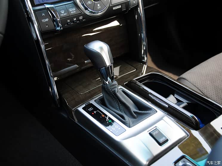 丰田一汽丰田锐志2013款 2.5V 尚锐导航版