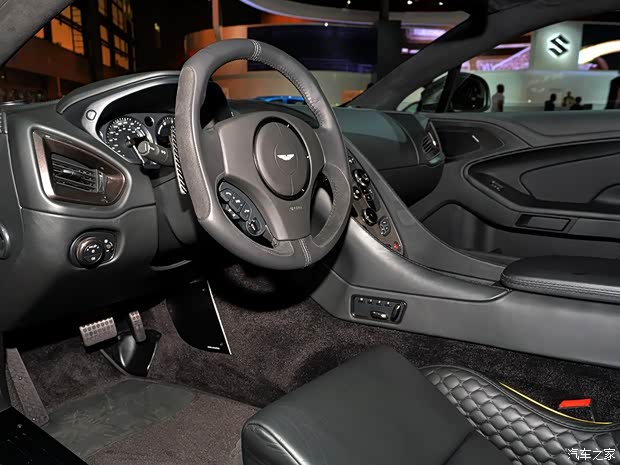 阿斯顿·马丁 Vanquish 2015款 6.0L Coupe 碳纤维特别版