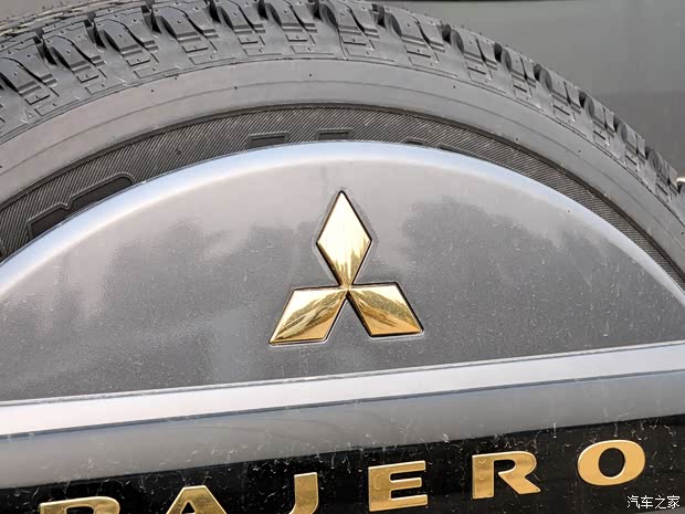 三菱(进口) 帕杰罗(进口) 2015款 3.0L 精英超越版 国IV 三菱(进口) 帕杰罗(进口) 2015款 3.0L 精英超越版 国IV