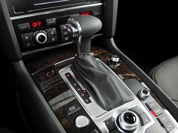 奥迪(进口) 奥迪Q7 2015款 40 TFSI 典藏型 奥迪(进口) 奥迪Q7 2015款 40 TFSI 典藏型