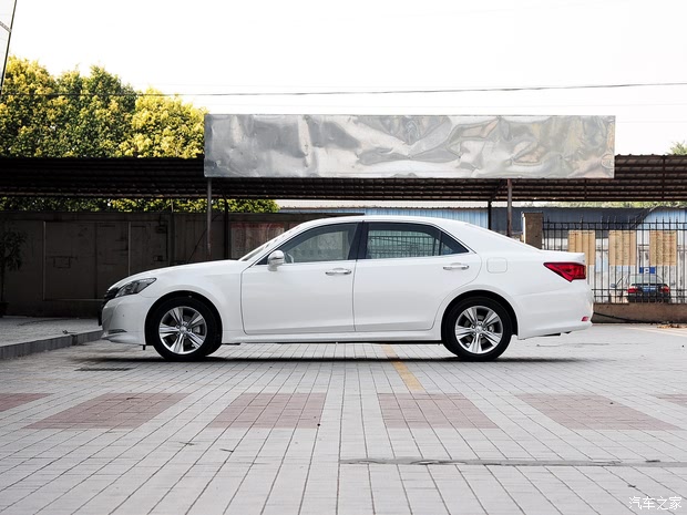 一汽丰田 皇冠 2015款 2.5L 基本型