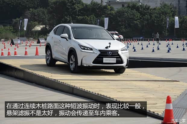 雷克萨斯 雷克萨斯NX 2015款 300h 全驱 锋芒版 雷克萨斯 雷克萨斯NX 2015款 300h 全驱 锋芒版