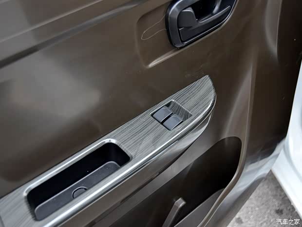 上汽通用五菱 五菱宏光V 2015款 1.5L基本型