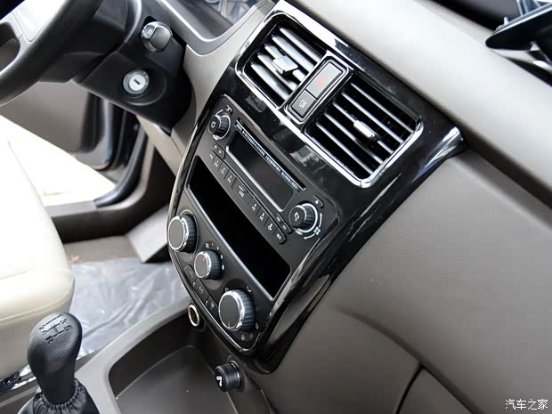 上汽通用五菱 五菱宏光V 2015款 1.5L基本型