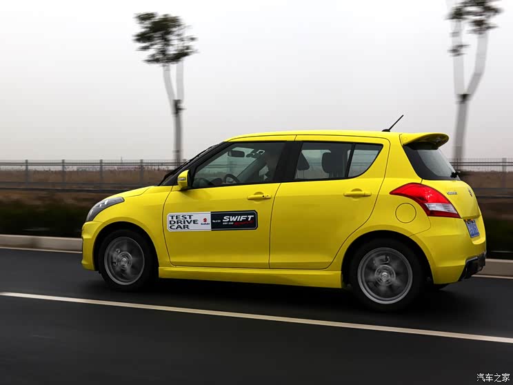 铃木铃木(进口)速翼特2014款 1.6L CVT两驱豪华版