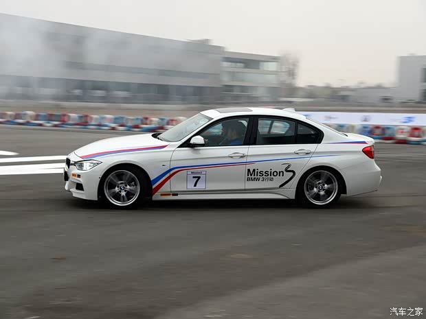 寶馬華晨寶馬寶馬3系2014款 328i 運(yùn)動(dòng)設(shè)計(jì)套裝