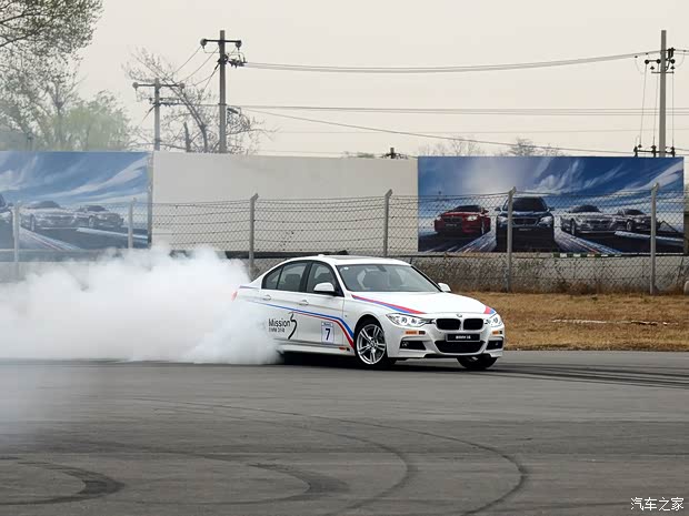 寶馬華晨寶馬寶馬3系2014款 328i 運(yùn)動(dòng)設(shè)計(jì)套裝