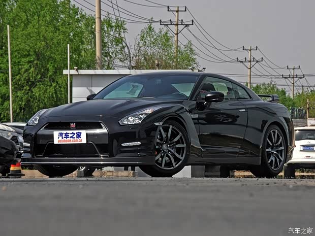 日产日产(进口)日产GT-R2015款 3.8T 黑金刚版 日产日产(进口)日产GT-R2015款 3.8T 黑金刚版