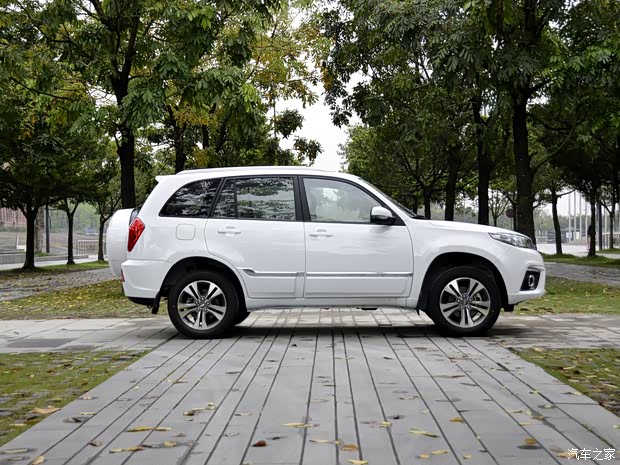 奇瑞汽车 瑞虎3 2014款 1.6L 手动尊尚版 奇瑞汽车 瑞虎3 2014款 1.6L 手动尊尚版